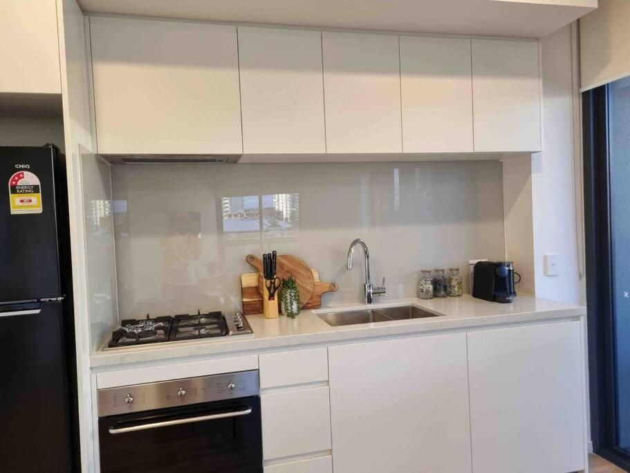 גולד קוסט Modern 1 Brm Apartment With Pool Close To Beach מראה חיצוני תמונה