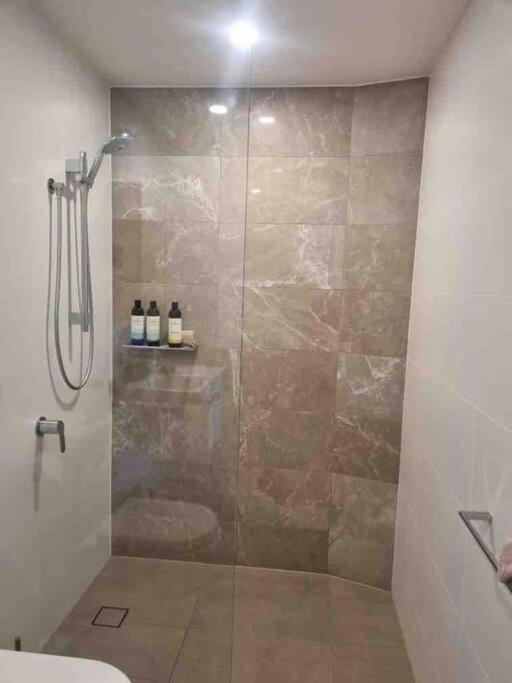 גולד קוסט Modern 1 Brm Apartment With Pool Close To Beach מראה חיצוני תמונה