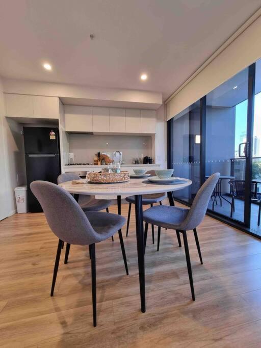 גולד קוסט Modern 1 Brm Apartment With Pool Close To Beach מראה חיצוני תמונה