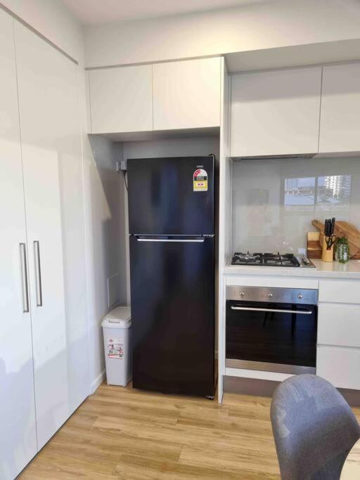 גולד קוסט Modern 1 Brm Apartment With Pool Close To Beach מראה חיצוני תמונה