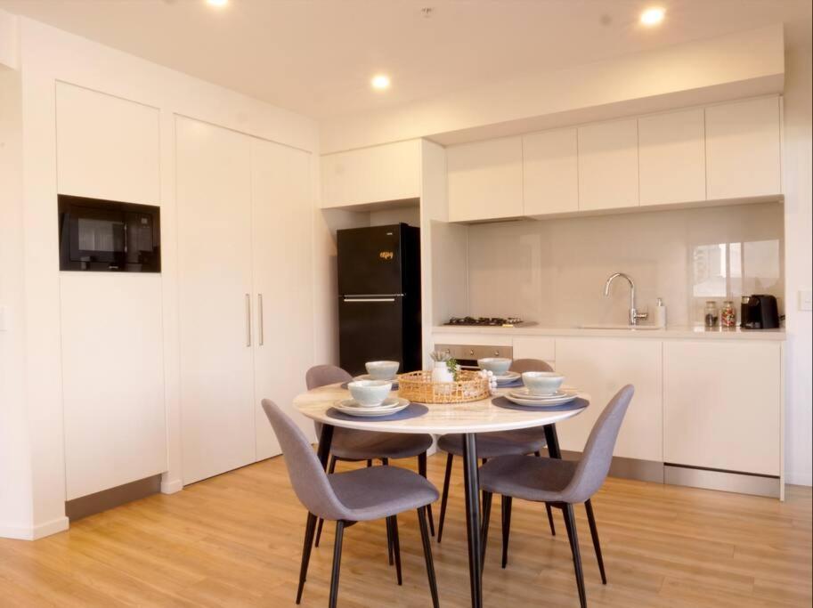 גולד קוסט Modern 1 Brm Apartment With Pool Close To Beach מראה חיצוני תמונה